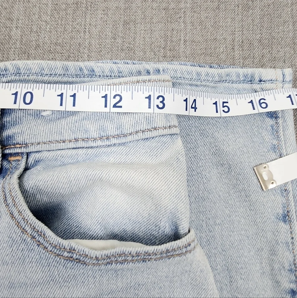 Hollister Curvy Ultra High-Rise Dad Jean Vintage Stretch. 27 - Picture 8 of 11